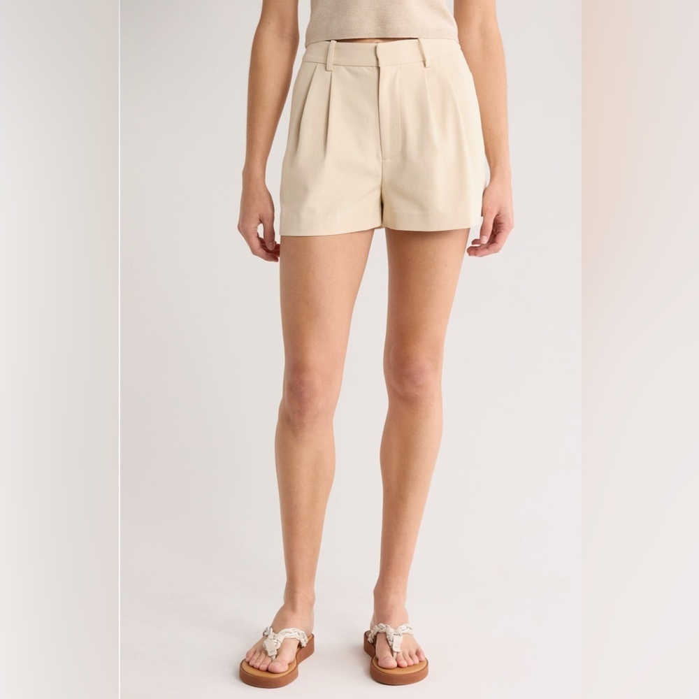 Alice + Olivia High Waist Pleated Cream Shorts size 0 NWT